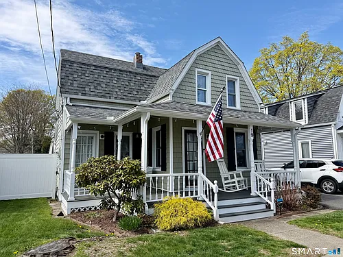 19 Willow St Photo 1