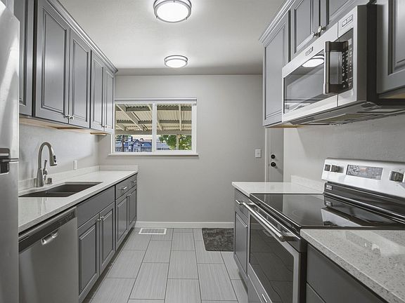 5th image of 1908 Everest Ave