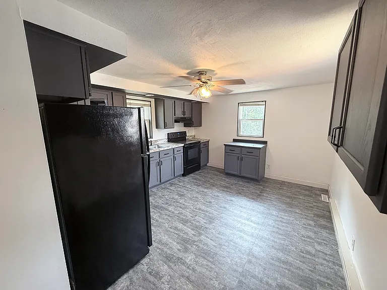 741 Elgin St #1 — Photo 15