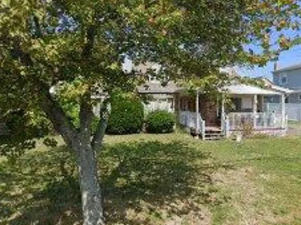 51 Tameling Ave, Babylon, NY 11702