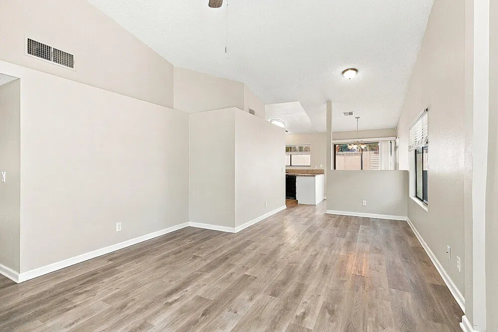 3 bed, 2.0 bath, 1238 sqft, $1,990 — Photo 4