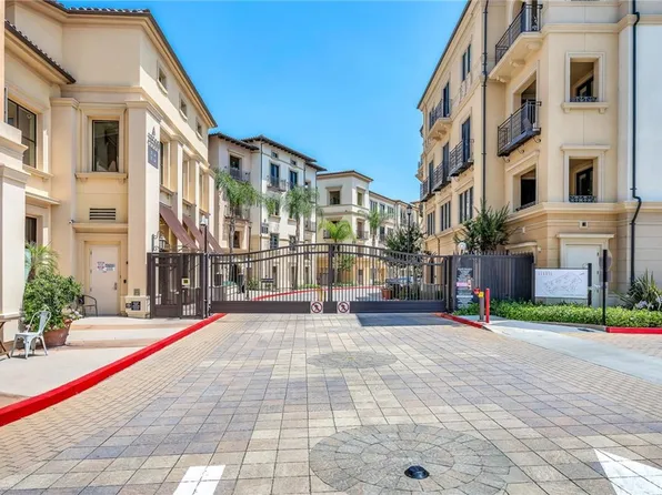 23500 Park Sorrento #22, Calabasas, CA 91302