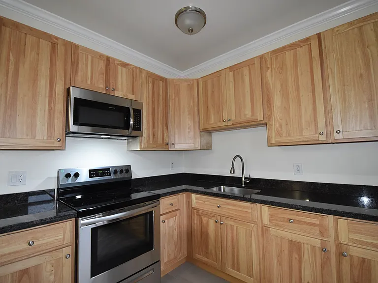 Los Robles Apartments — Photo 3