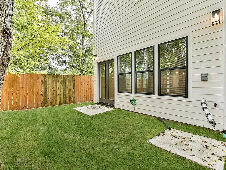 810 Mansfield St — Photo 47