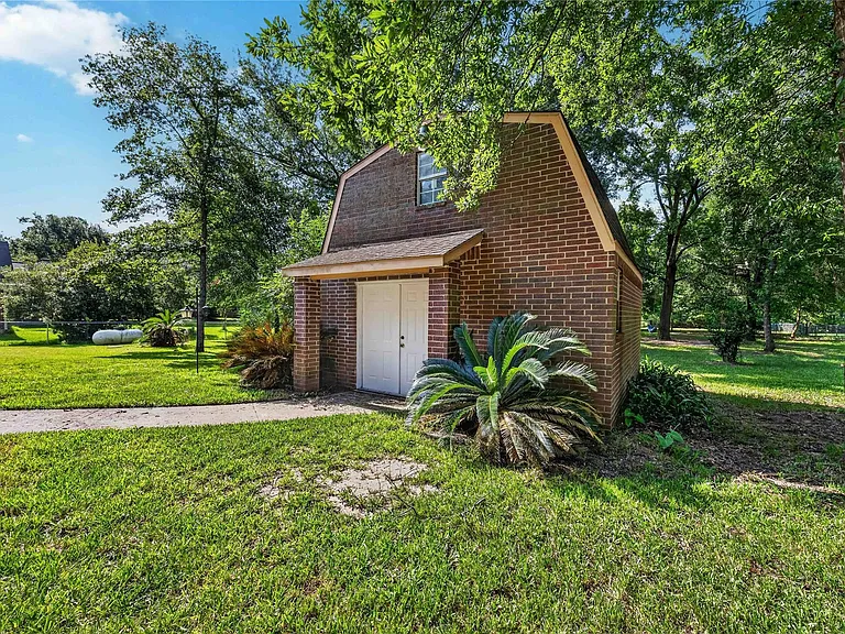 22962 Volga Dr — Photo 28