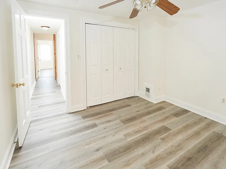 1141 W Hamburg St — Photo 31
