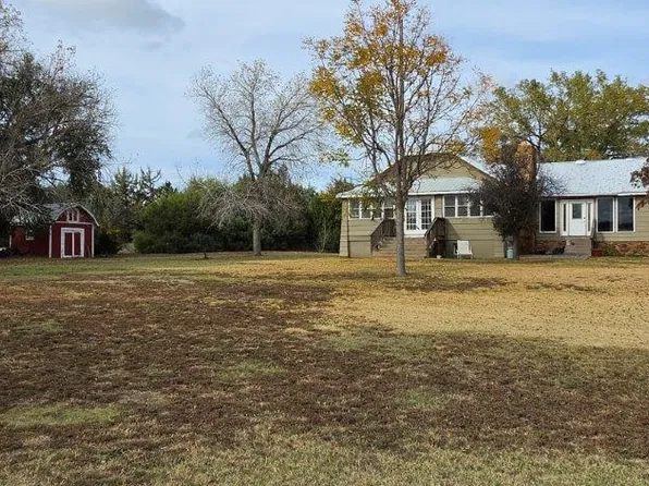 825 N 8th St, Holly, CO 81047