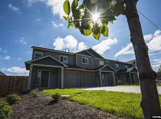 727 Log Cabin St, Independence, OR 97351