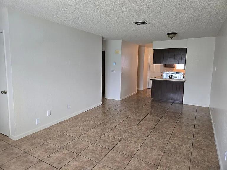 3234 W Chestnut Ct — Photo 5