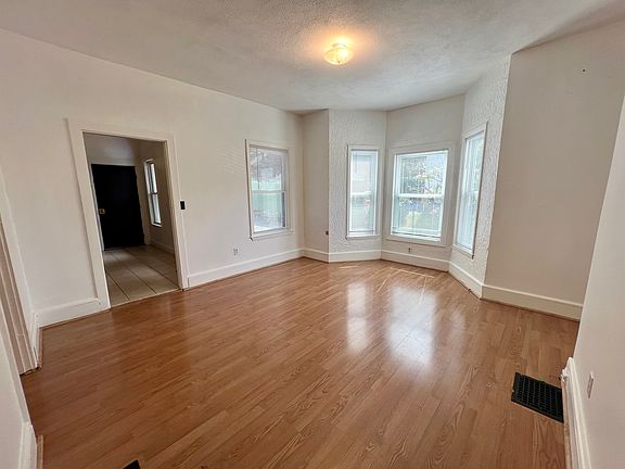2nd image of 827 Main St Floor 1