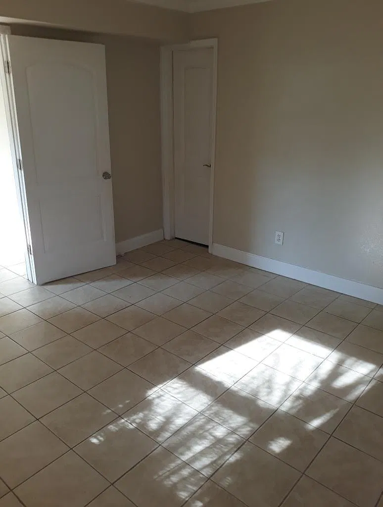 708 36th Ave S — Photo 3