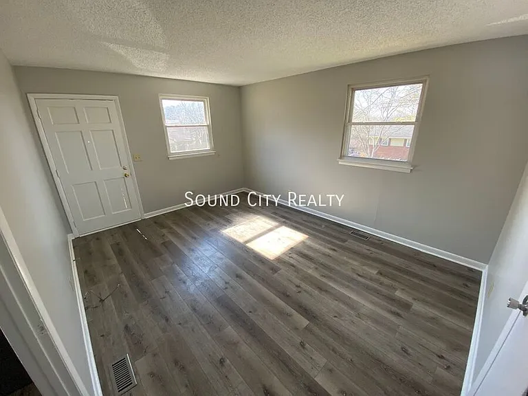 923B Oak Vale — Photo 5