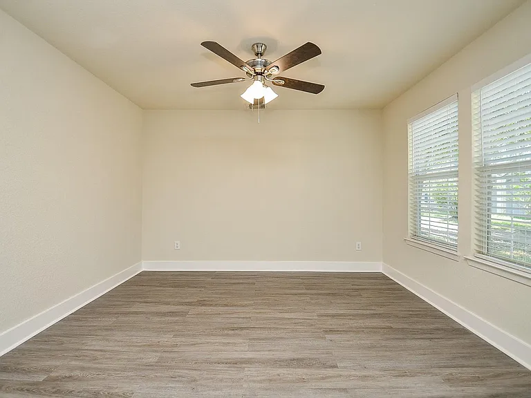 3935 Federal Ln — Photo 5