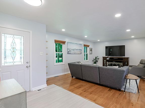 3rd image of 22767 State Road 37 N