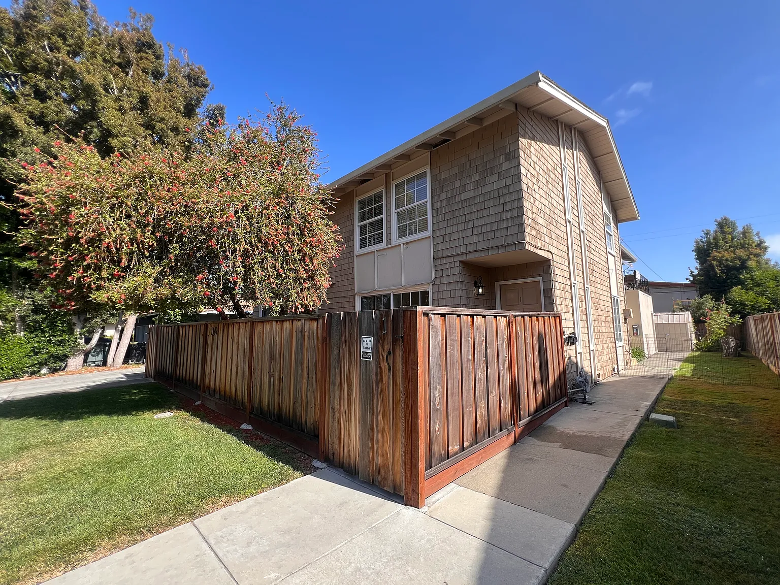3 bed, 1.5 bath, 1200 sqft, $4,100 — Photo 1