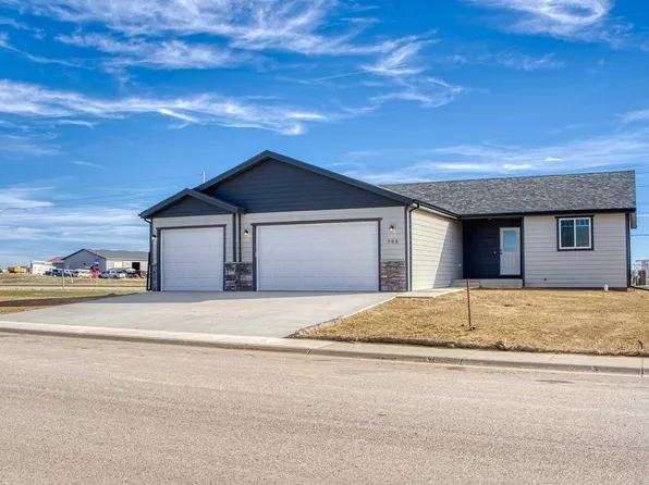 705 Lakeland Hills Dr, Gillette, WY 82716