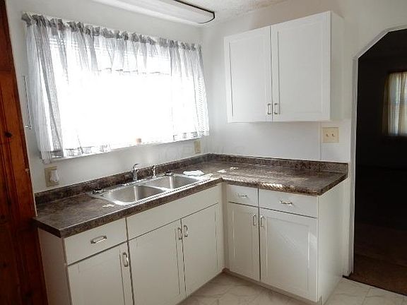 5th image of 103 Whiteheirs St