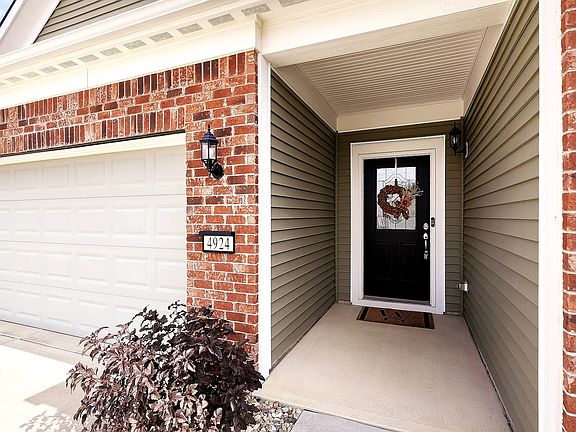 2nd image of 4924 Lilium Dr