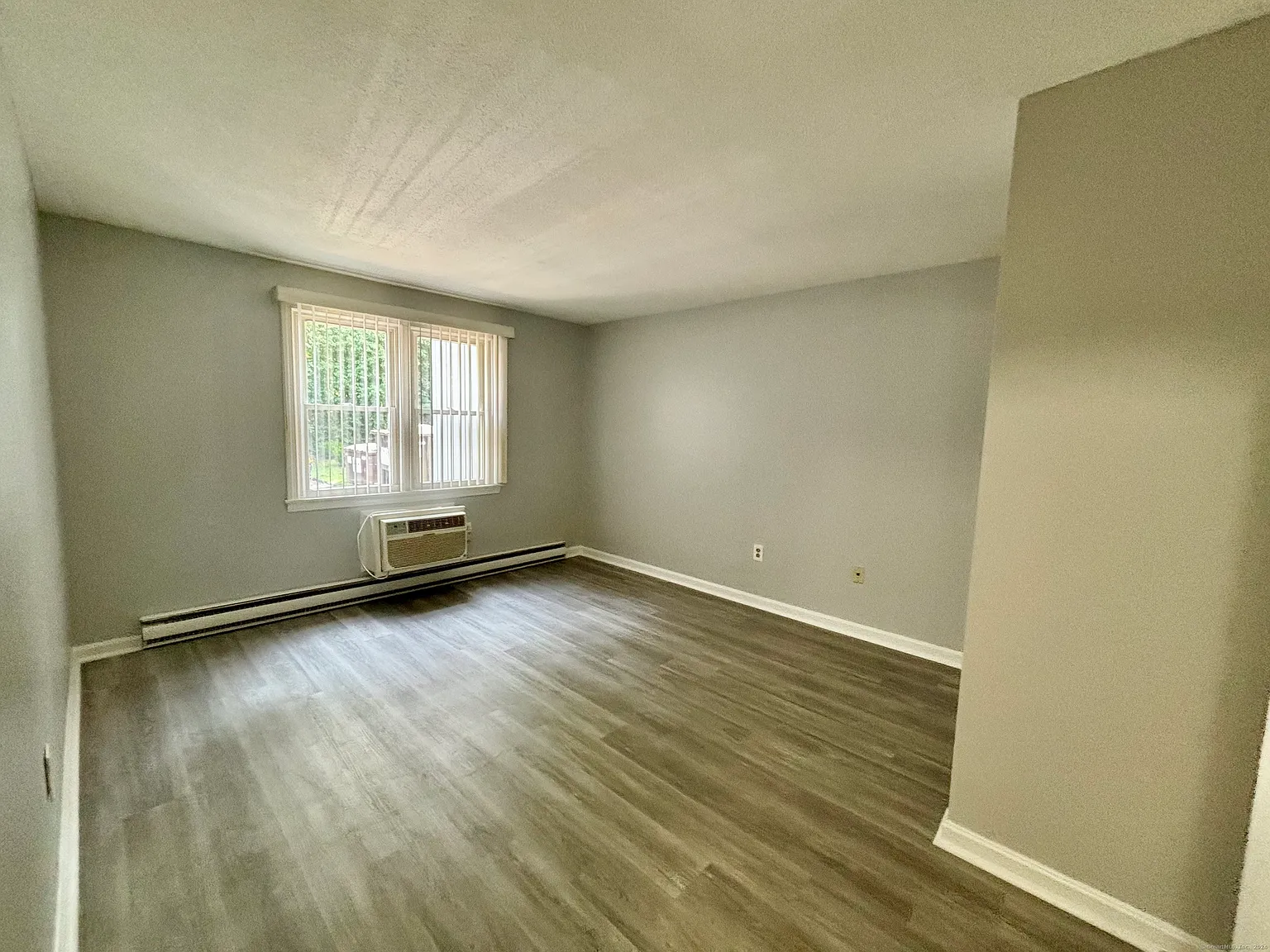 2 bed, 900 sqft, $1,900 — Photo 3