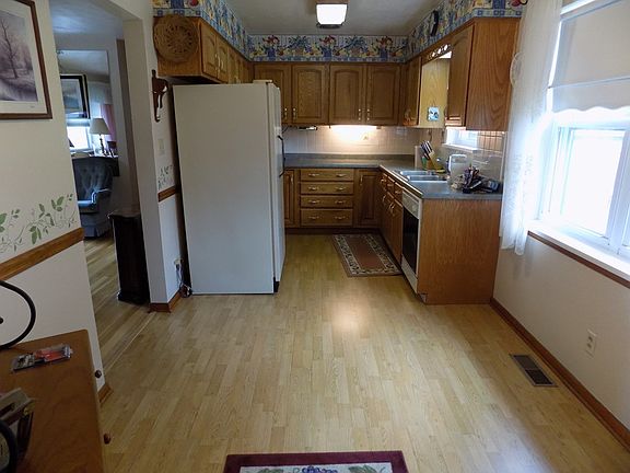 3rd image of 42 Dexter Ave