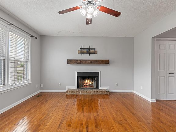 5th image of 744 Acorn Dr