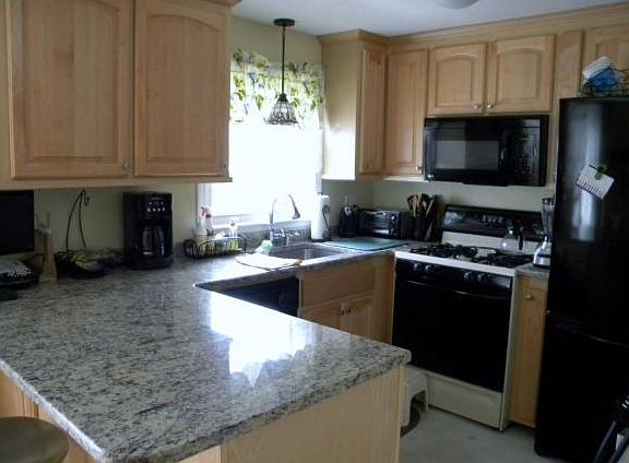 3rd image of 8 Bluestone Dr