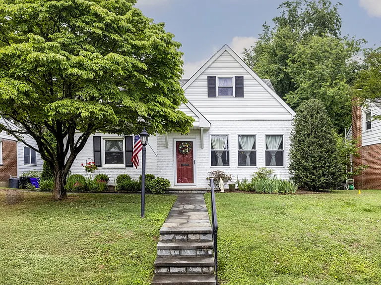 1815 Belvedere Blvd — Photo 1
