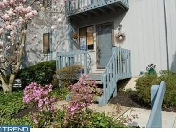 35 Harwood Ln, Clementon, NJ 08021