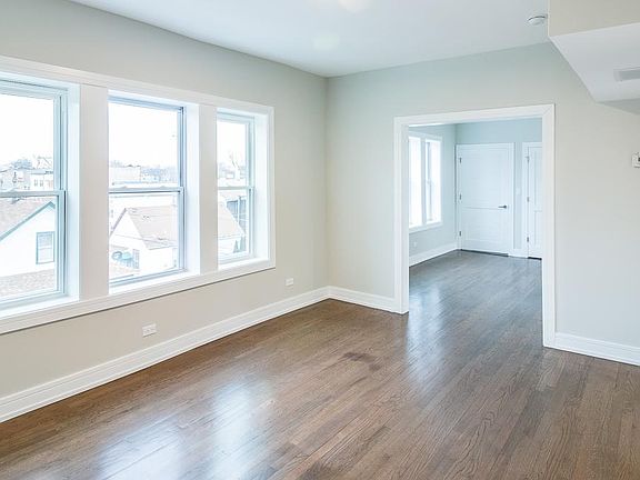 3rd image of 1667 N Richmond St #1R