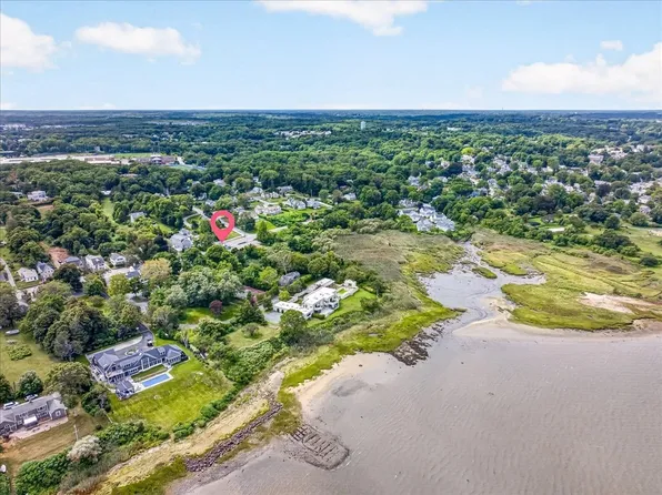 204 Sandwich St APT 1, Plymouth, MA 02360