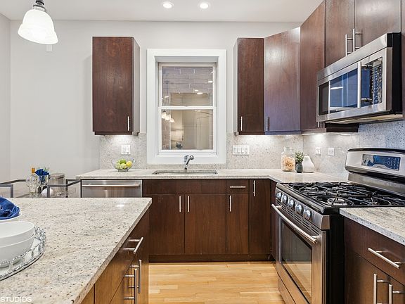 5th image of 685 N Peoria St #1N