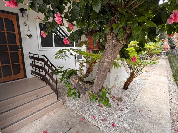 11611 Darlington Ave #6, Los Angeles, CA 90049