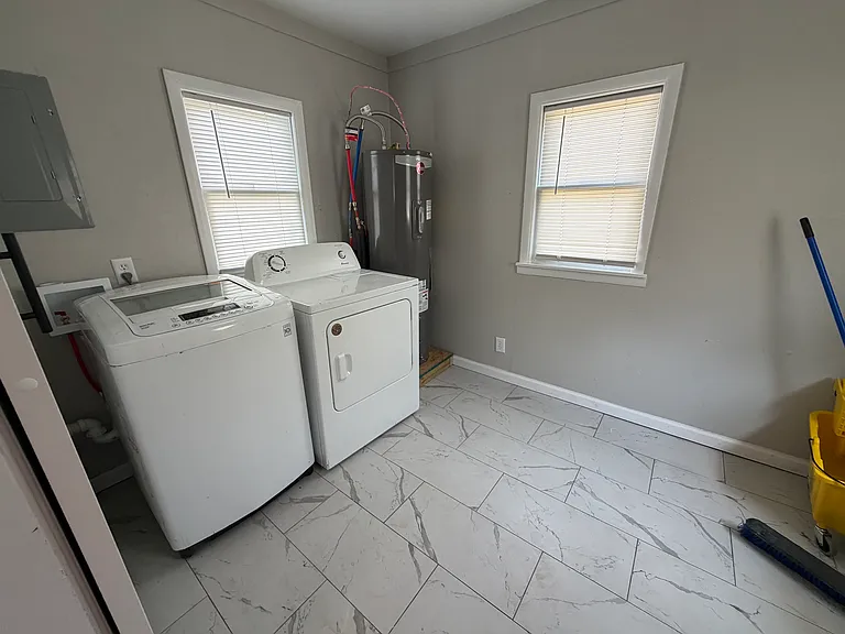 530 N Broadway St — Photo 3