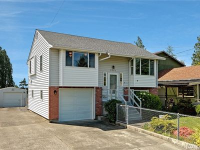 9045 13th Ave SW, Seattle, WA, 98106