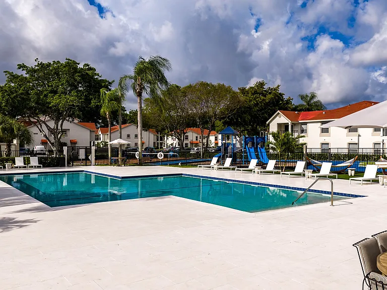 Savannah Place Apartments — Photo 12