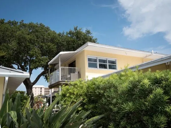 550 Golden Gate Point #2, Sarasota, FL 34236