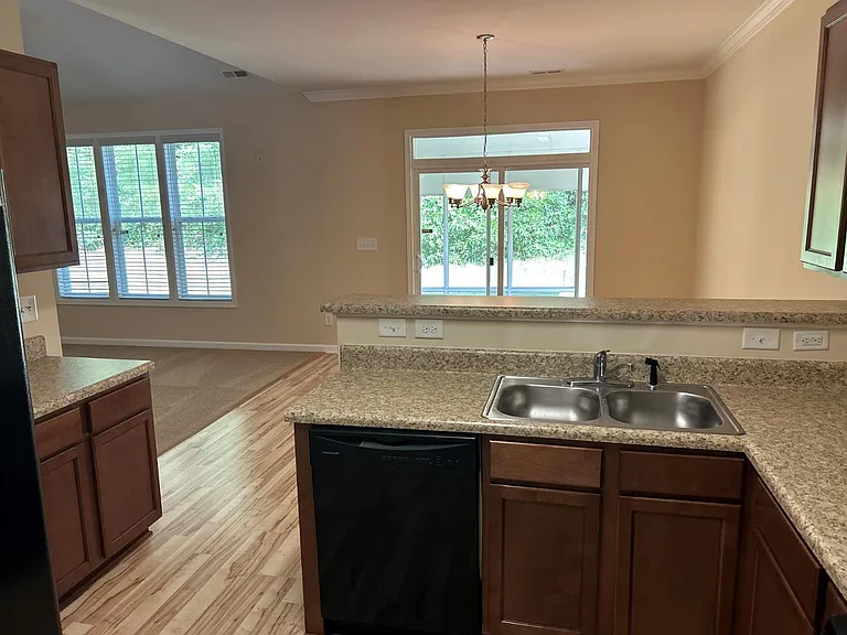 98 Verrazano Pl — Photo 6