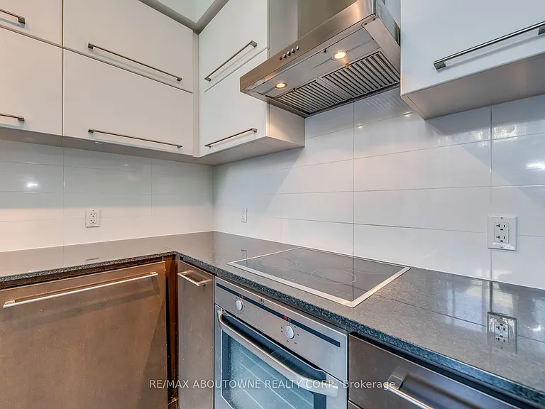 770 Bay St #202 — Photo 6