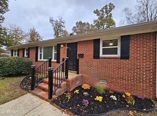 210 Puller Dr, Jacksonville, NC 28540