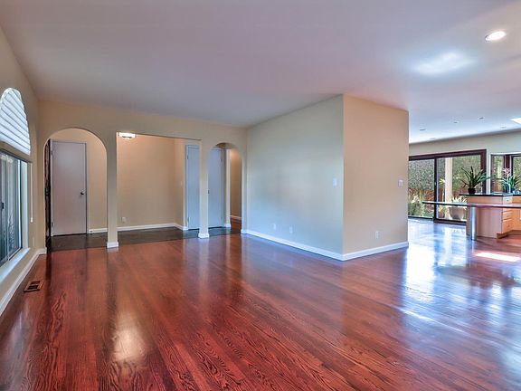 4th image of 156 Encino Ct