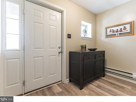 4th image of 298 Jefferson Ave