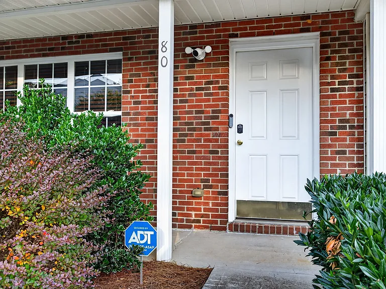80 Tannenbaum Cir — Photo 2
