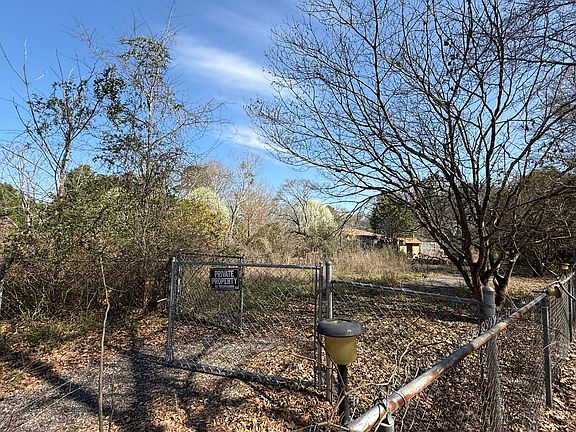 5th image of 1385 Peach Orchard Rd