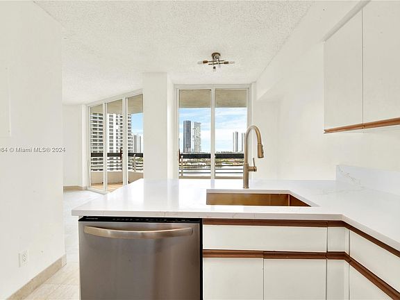 5th image of 3600 Mystic Pointe Dr APT 1515