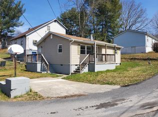 100 Bunch St, Oak Hill, WV 25901
