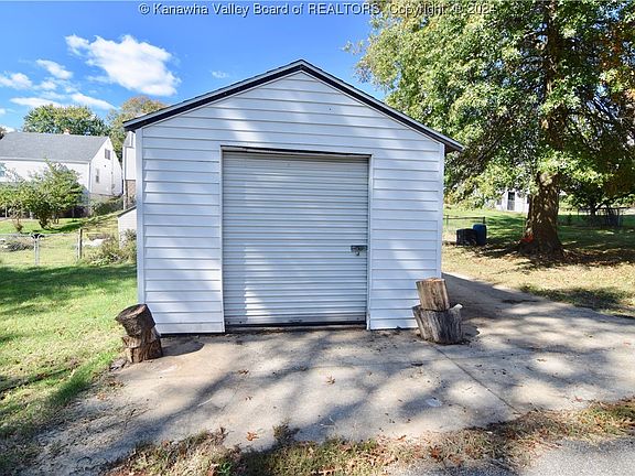 5th image of 2610 Liberty St