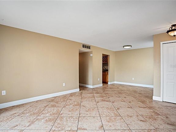 3rd image of 522 Orange Dr APT 20