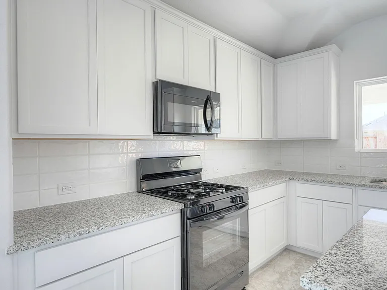 21251 Shore Bluff Dr — Photo 10
