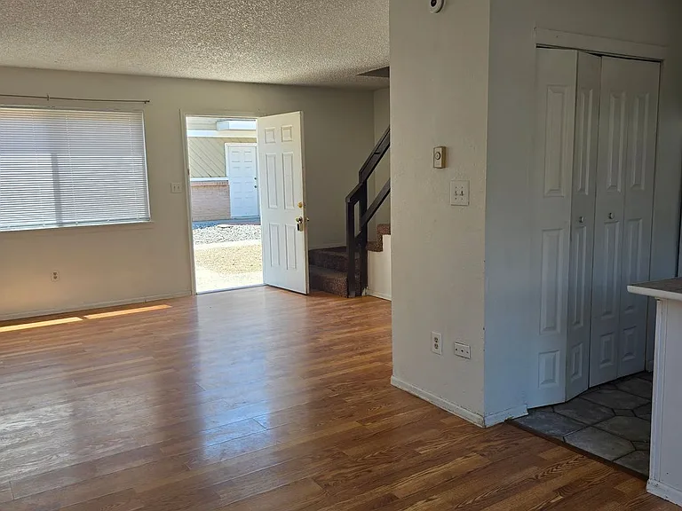 862 Iowa Ave — Photo 2
