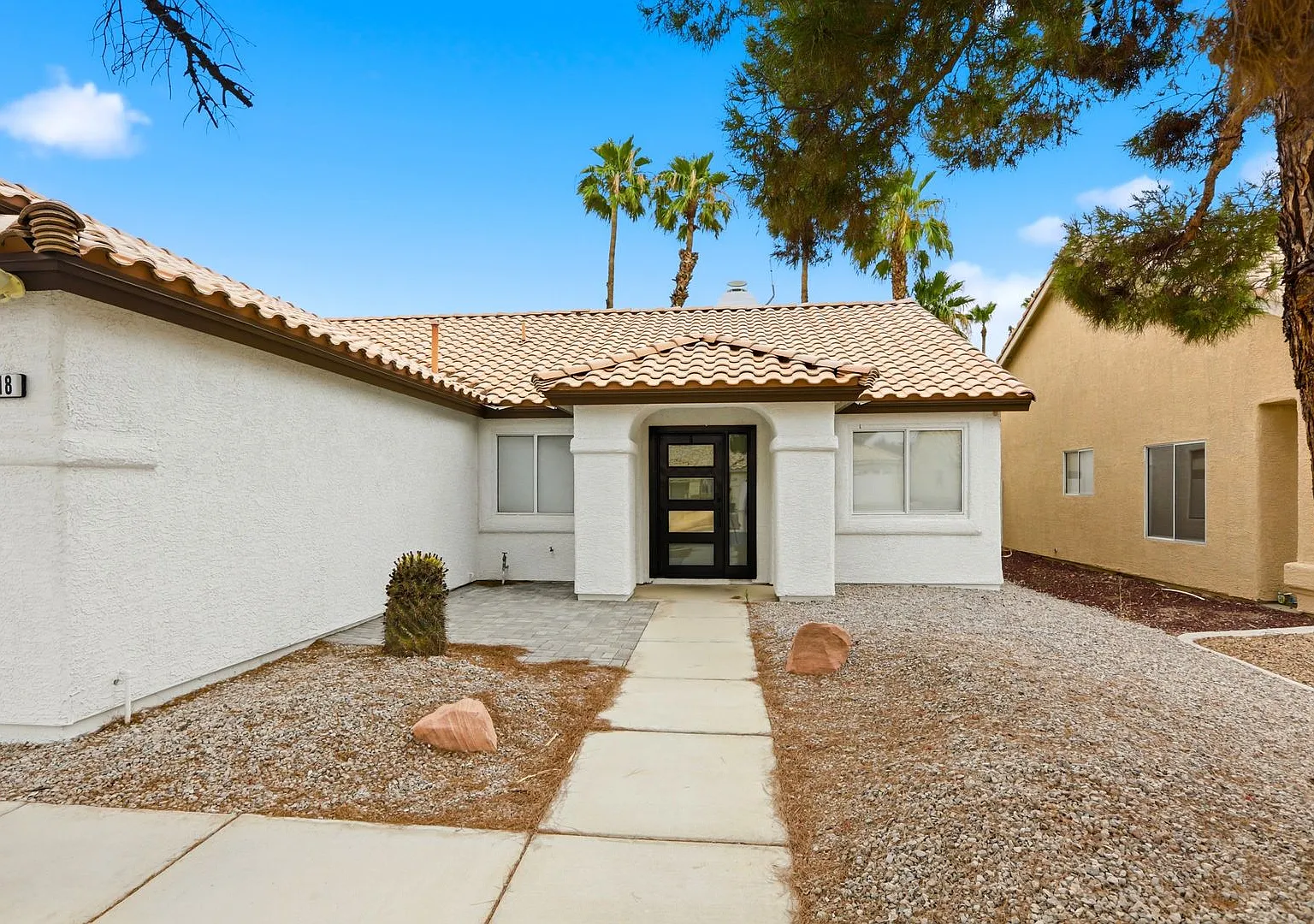 Remodeled Single Story in Guard Gated Community — Photo 4